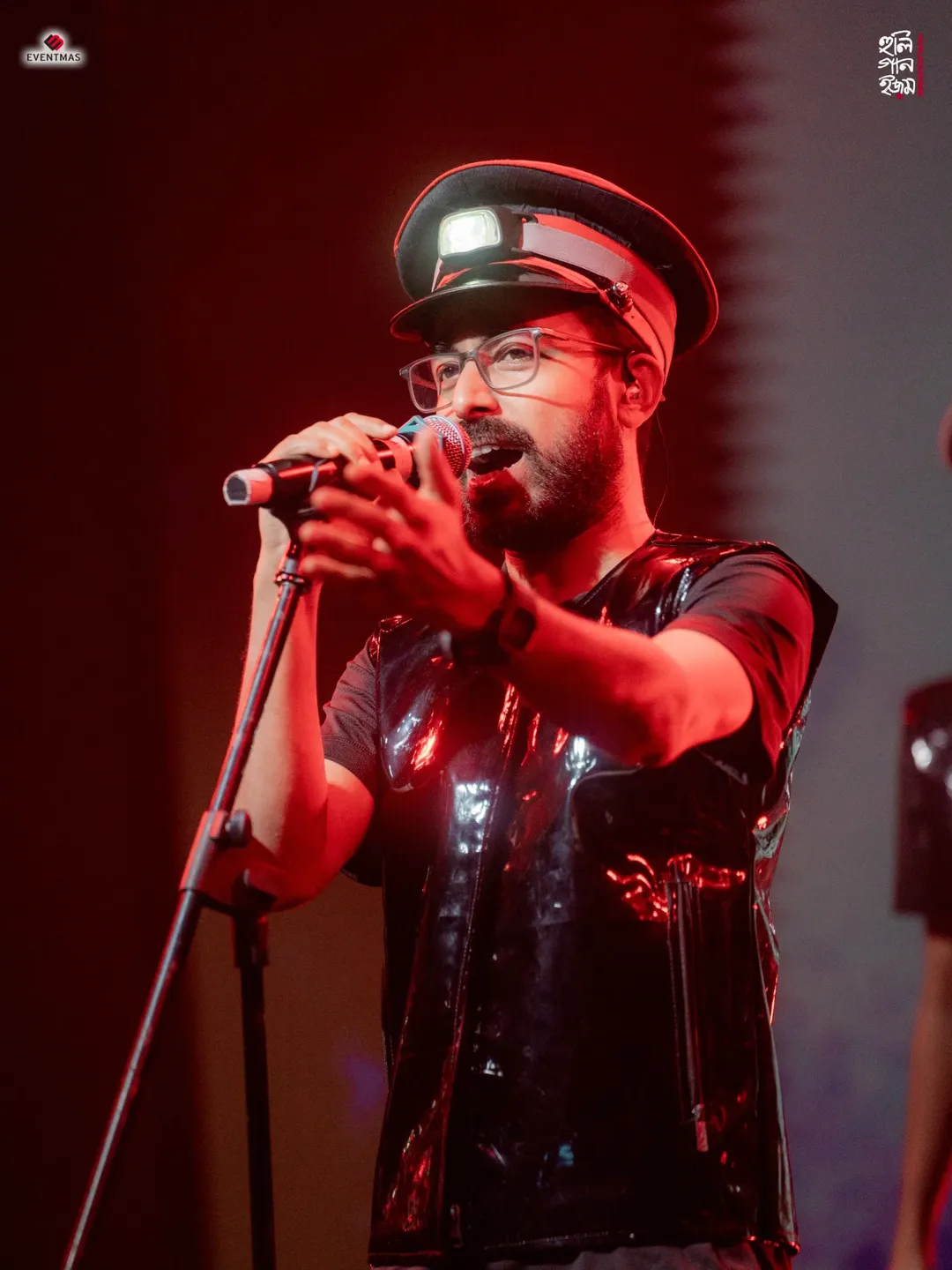 Hooligaanism performing live